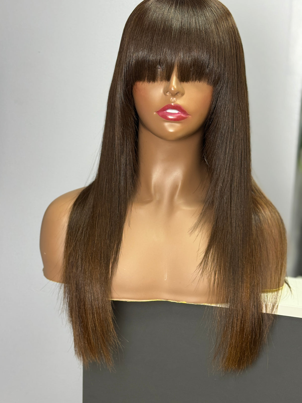TYRA CHOCOLATE